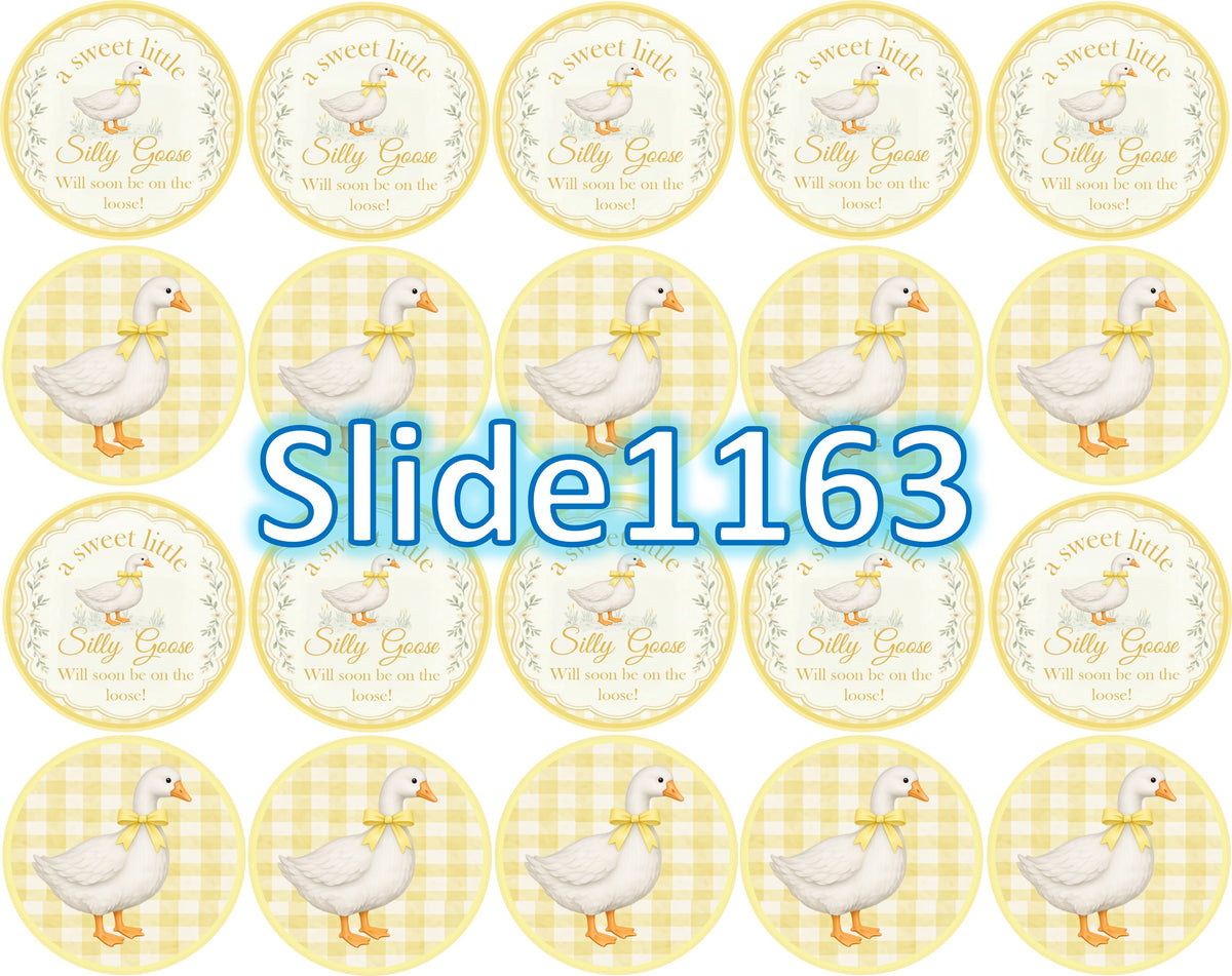 Hoja con 20 círculos Silly Goose para baby shower, con gansitos de lazo amarillo y fondo de cuadros amarillo.
